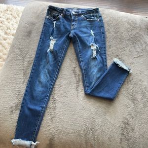 Stretch my KanCan frayed hem jean